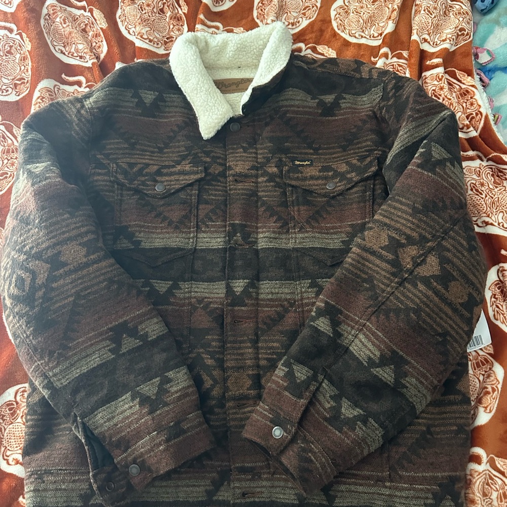 Wrangler Men's Brown and Black Patterned Jacket with Sherpa Collar, NEVER WORN